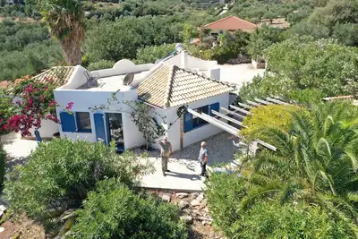 Maison de vacances moderne, très calme, entourée d'oliveraies sur une colline