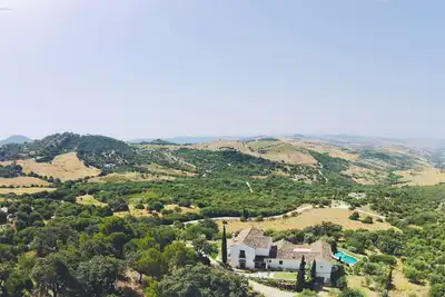Image de Luxueuse Villa privée avec piscine et grand jardin dans un domaine sécurisé
