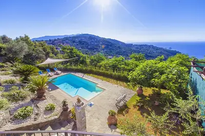 Image de Amore Rentals - Villa dei Galli with Private Pool, Sea View, Garden, Parking and Air Conditioning