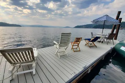 Image de Cda Lake, stationnement pour caravanes et véhicules de camping + péniche et plage