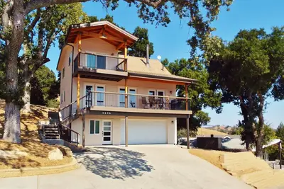 Image de Le chalet Naci est parfait pour les grands voyages sur le lac, Internet et le glissement privé!