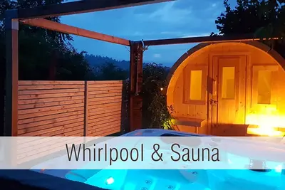 Image de Toute la hutte! Sensation de chalet avec bain à remous privé et sauna