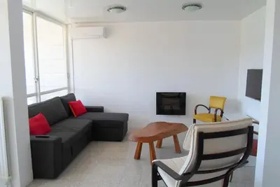 Image de Apt Lumineux avec Wifi et Clim proche Thermes