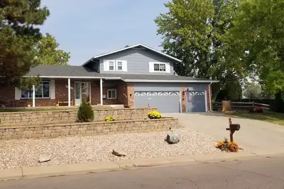 Image de Rénové 3 chambres 2. 5 bains sur 1/2 acres dans la belle Littleton Colorado