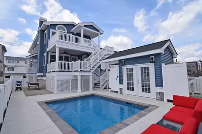 Image de En Piscine CHAUFFÉE Au Sol! Cabane avec une télévision à écran plat de 65 \". Parking 2 voitures hors rue