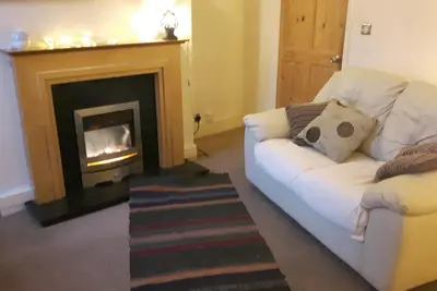 confortable 1 lit plat et une cour privée