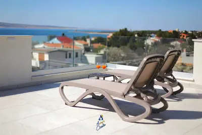Image de Villa de 6 chambres pouvant accueillir jusqu'à 18 personnes