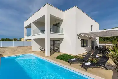 Image de Villa Bella Vista B - villa contemporaine avec piscine privée à proximité d'une plage