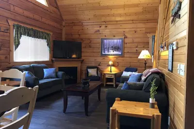 Image de Cabine tranquille près des sentiers Jellystone, 3 Bears et Vtt. Location Utv disponible.