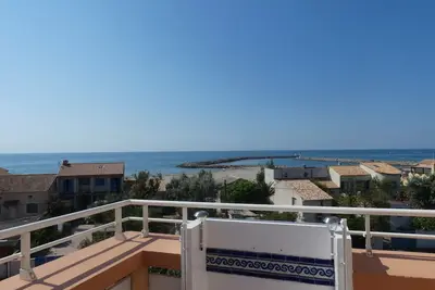 Image de Superbe Apt Face A La Mer Ă 2 mn Ă pieds de la plage. T2 Mezza Frontignan Plage.