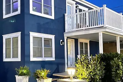 Image de 3 Br 2ème fl. unité dort 6 et marches de la promenade!