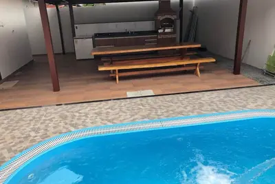 Image de Maison saison saison piscine et barbecue
