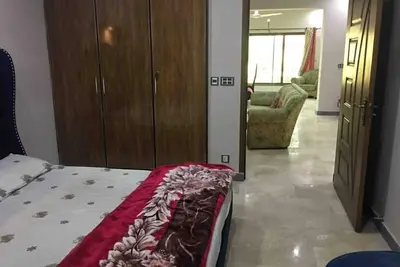 Image de Brand New Spacious Apartment près de Shaukat Khanum