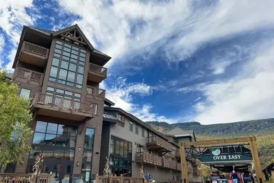 Image de Studio de luxe - The Lodge at Spruce Peak: nos tarifs les plus bas incluent des frais de 40 $