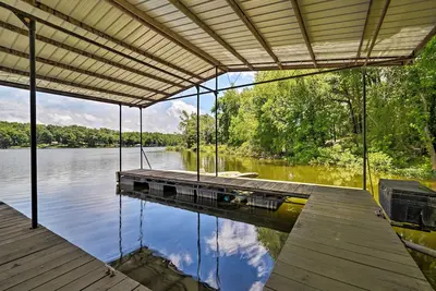 Image de Nouveau! Bord de l'eau Lake Barkley Home w \/ Deck + Grill!