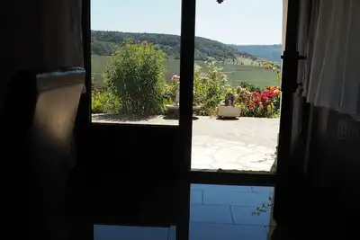 Image de Bungalow de vacances dans le jardin fleuri