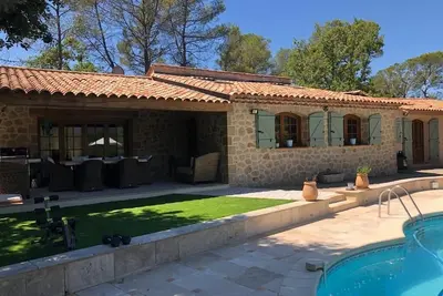 Image de Luxueuse villa bien aménagée située dans une impasse dans la belle Fayence