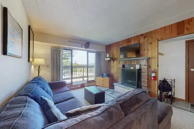 Image de Mountain House w / piscine partagée, gymnase, sauna et salle de jeux!