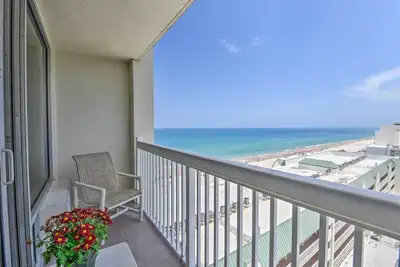 Image de Nouveau! Daytona Beach Oceanfront Condo w / équipements!
