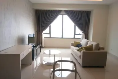 Image de Heureux de vous accueillir! Il s'agit d'un appartement entier avec 2 chambres, 2 salles de bains.