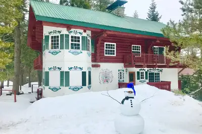 Image de Superbe maison en rondins, idéale pour les chiens, à quelques minutes de China Peak Mountain!