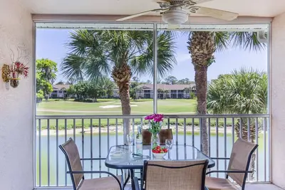 Image de 2/2 condo avec golf, tennis, piscines, club-house avec activités et restaurant.