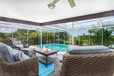 Image de Grande maison de ranch, piscine, quartier populaire de Gulf Gate, WiFi / câble, chiens avec approbation préalable