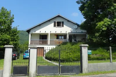 Image de Maison spacieuse avec grand jardin clôturé