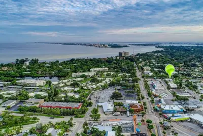 Image de Siesta Key à pied, WiFi, Parking disponible, Shopping / Restauration, Piscine et Deux lits King