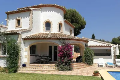 Image de Villa pour 6 personnes, avec piscine privée sur un terrain totalement clos.