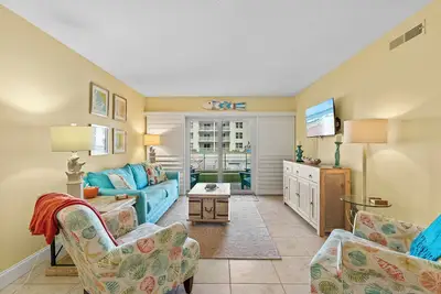 Image de Nouveau sur Vrbo! Rénové, Condo rez de chaussée à proximité des piscines et de la plage