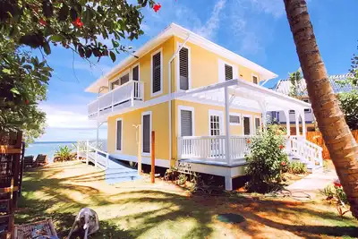 Image de Nouvellement rénové Beachfront Home, avec des taux aussi bas que 495 $ / nuit! *