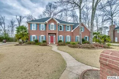 Image de Maison 4br 3. 5ba 3400 pi2 avec un court trajet en voiture jusqu'au campus