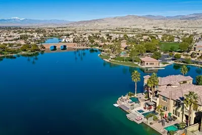 Image de Coachella Stagecoach villa avec quai privé et vue sur la montagne - 11 couchages et plus