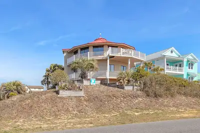 Image de Island Tower - 360 vues sur le Bluff avec un toit rouge élégant