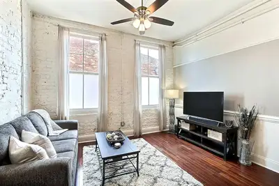 Image de Loft incroyable en plein coeur du centre-ville! Distance de marche de tout!
