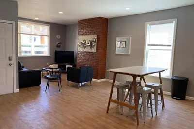 Image de Appartement spacieux avec 2 chambres et 2 salles de bains avec parking