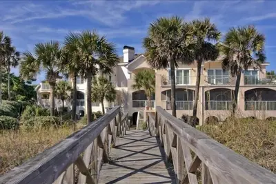 Image de Oceanfront Elegance, emplacement sans pareil<br>à Debordieu