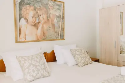 Best House, Attiki metro, Athens