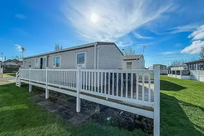 Image de Maison mobile avec terrasse à louer pour 8 personnes �� Naze Marine Essex ref 17045