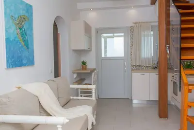 Image de Yellow Moon Villa avec piscine privée | Soleil Et Lune