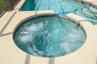 Image de Belle et élégante maison de 4 chambres avec piscine et spa situé dans un complexe fermé