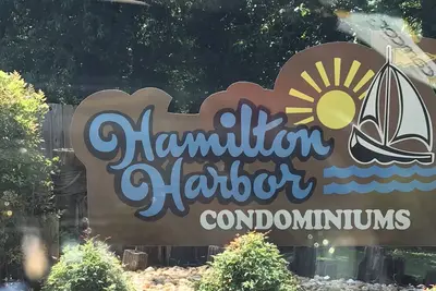 Image de Belle vue sur le lac avec bateau sur le lac Hamilton