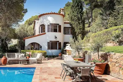 Luxueuse maison, piscine d'eau salée, sublime vue sur mer, à 10 min à pied de la baie de Sa Tuna