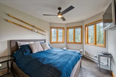 Image de Suite ski in / out rénovée, spa flambant neuf avec vue spectaculaire
