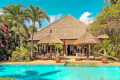 Image de Villa Bidadari, beachfront, 3 Bedrooms w\/ensuite baths, private pool and staff