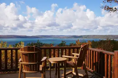 Image de Nouvelle liste! Cabine au sommet du faîte du lac Glen avec vue panoramique sur le lac