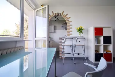 Image de Studio ensoleillé avec superbe vue + Ac