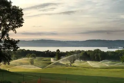 Image de Lake View Cottage par le parcours de golf et le lac Rice