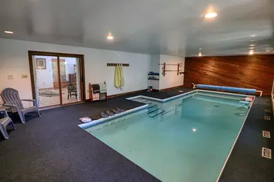 Image de Saratoga Springs Race Track Home & Piscine intérieure